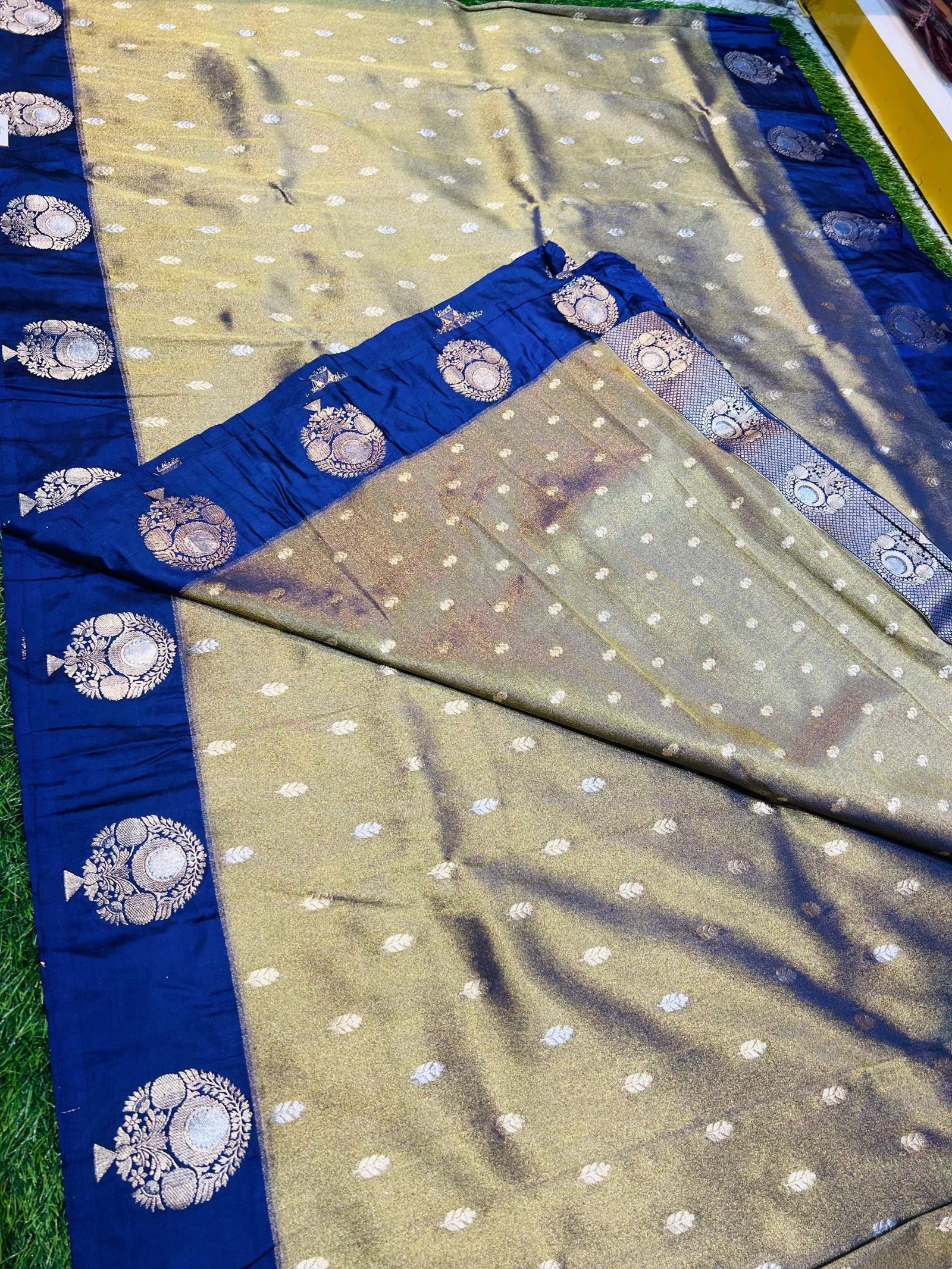 Premium quality Tissue Silk Saree with Contrast Border & Blouse Piece. - Image 5