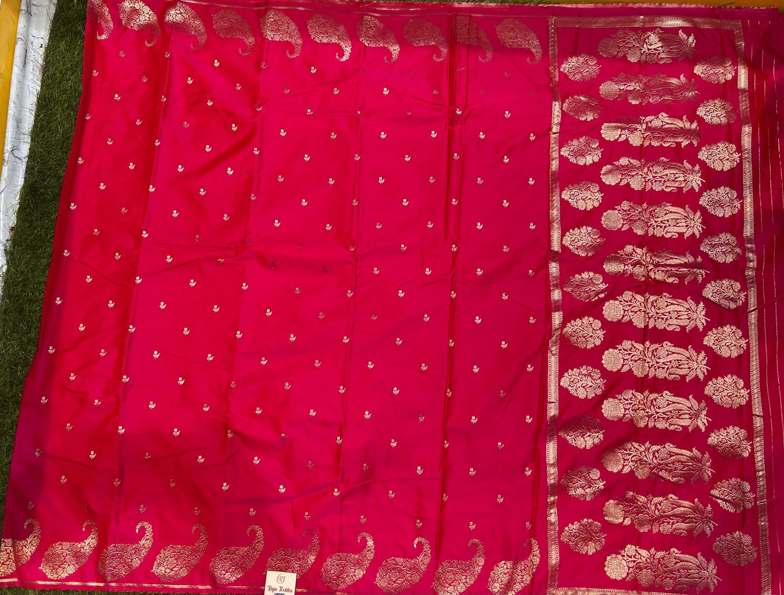 Premium quality Satin Mashru Silk Saree with Blouse Piece. - Image 2