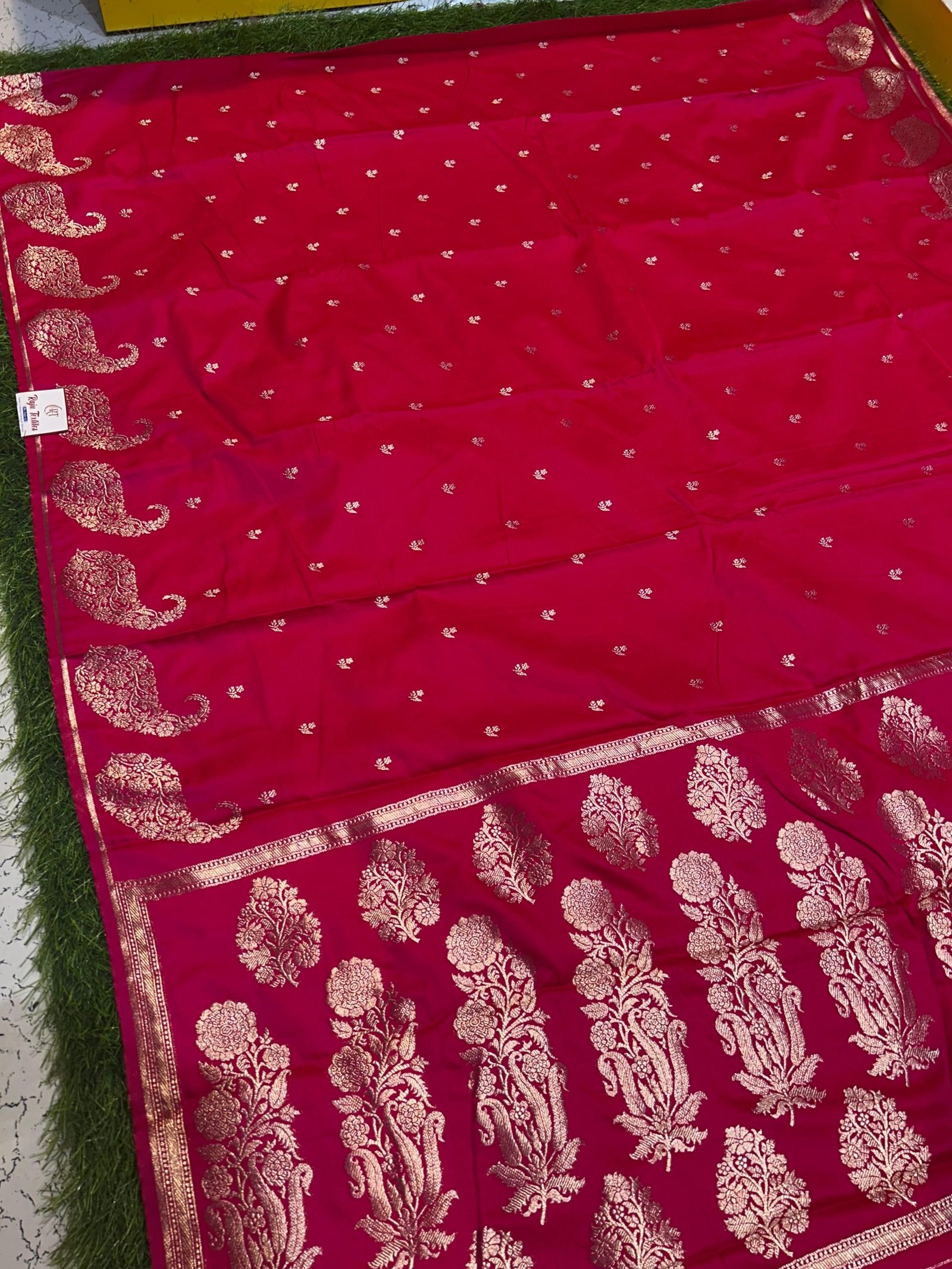 Premium quality Satin Mashru Silk Saree with Blouse Piece. - Image 3