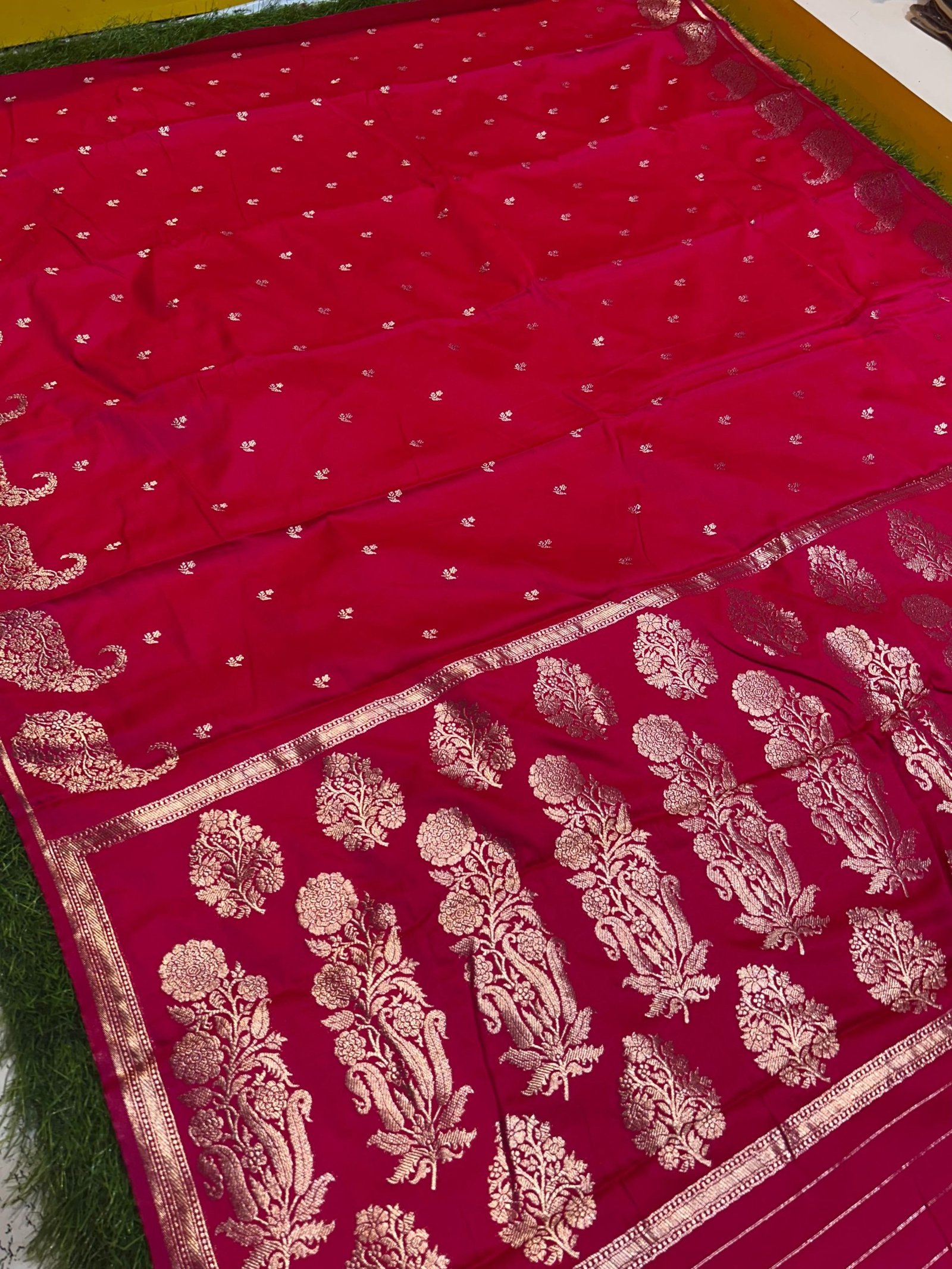 Premium quality Satin Mashru Silk Saree with Blouse Piece. - Image 4