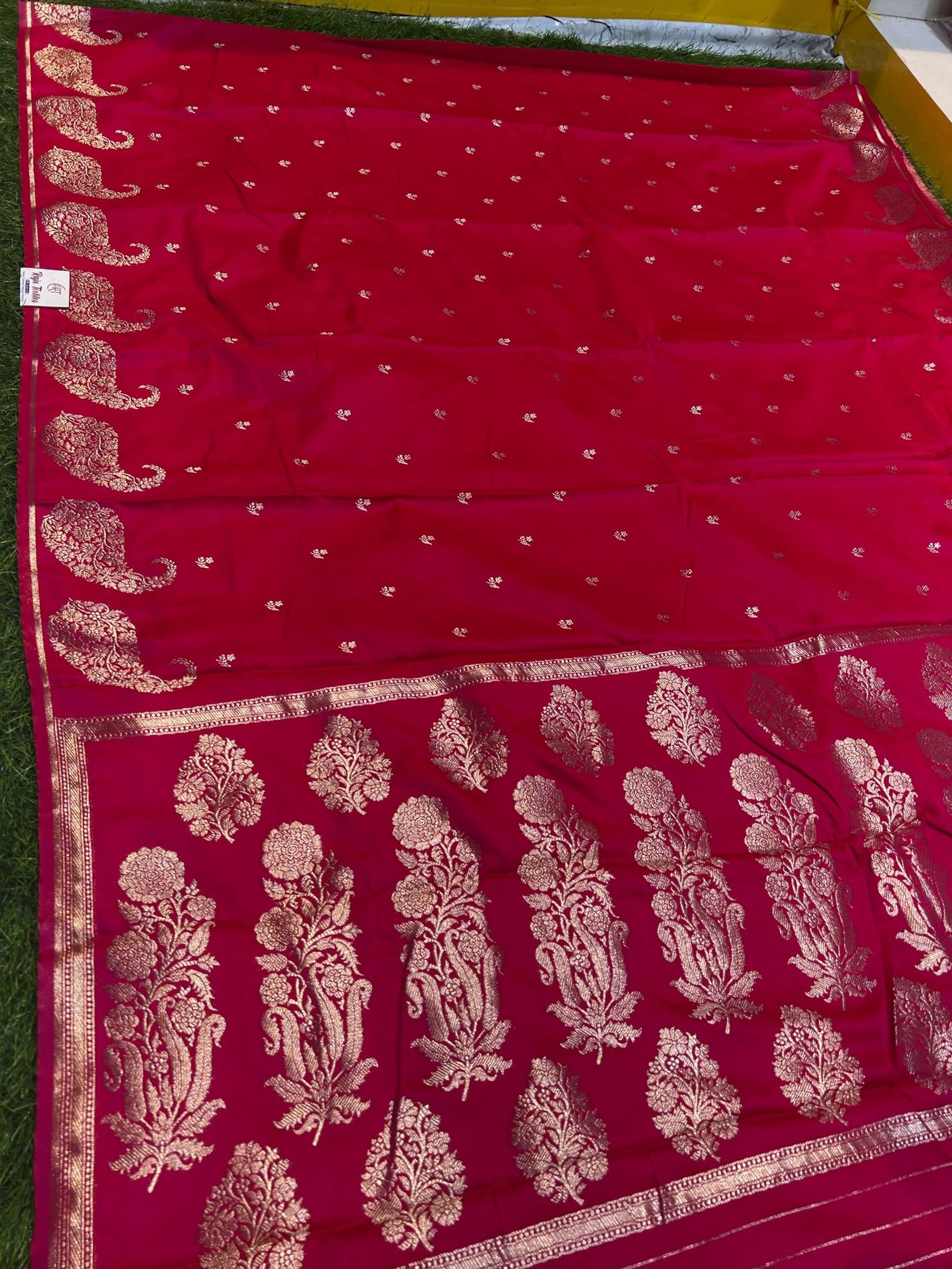 Premium quality Satin Mashru Silk Saree with Blouse Piece. - Image 6