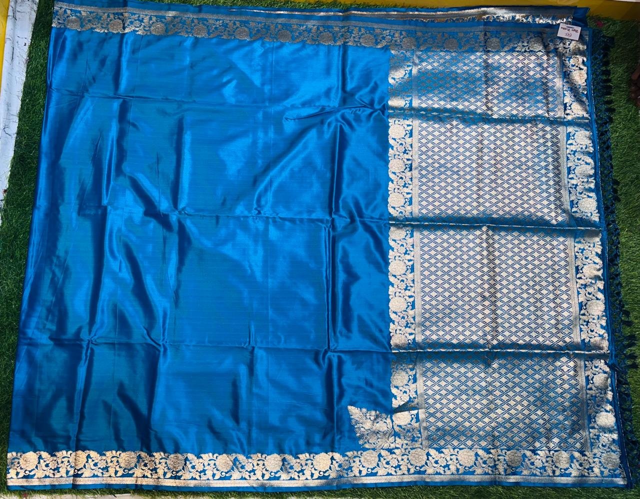 Premium quality Satin Mashru Silk Saree in Open border with Blouse Piece. - Image 2
