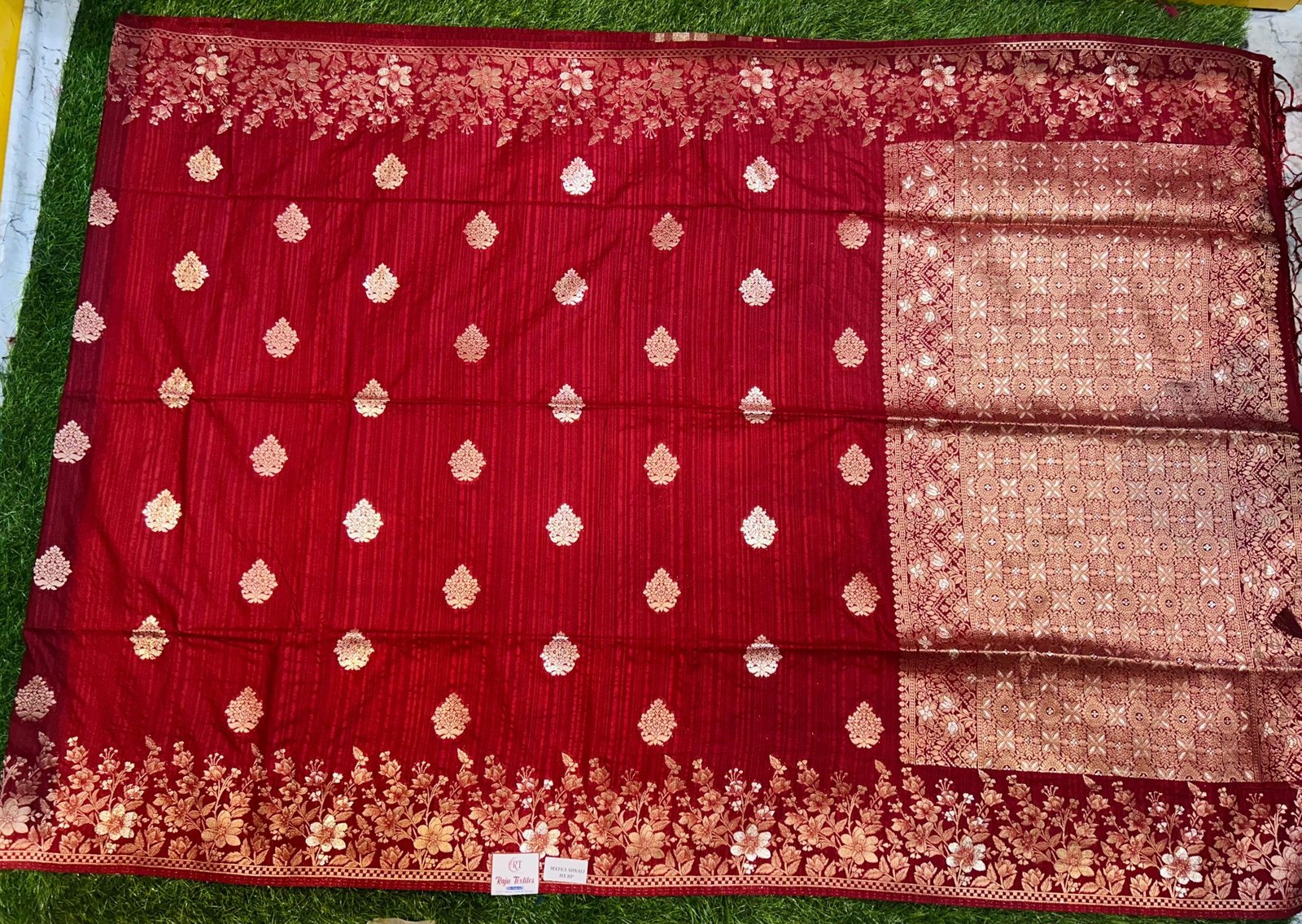 Premium quality Soft Silk Saree in open Border with Blouse Piece. - Image 2