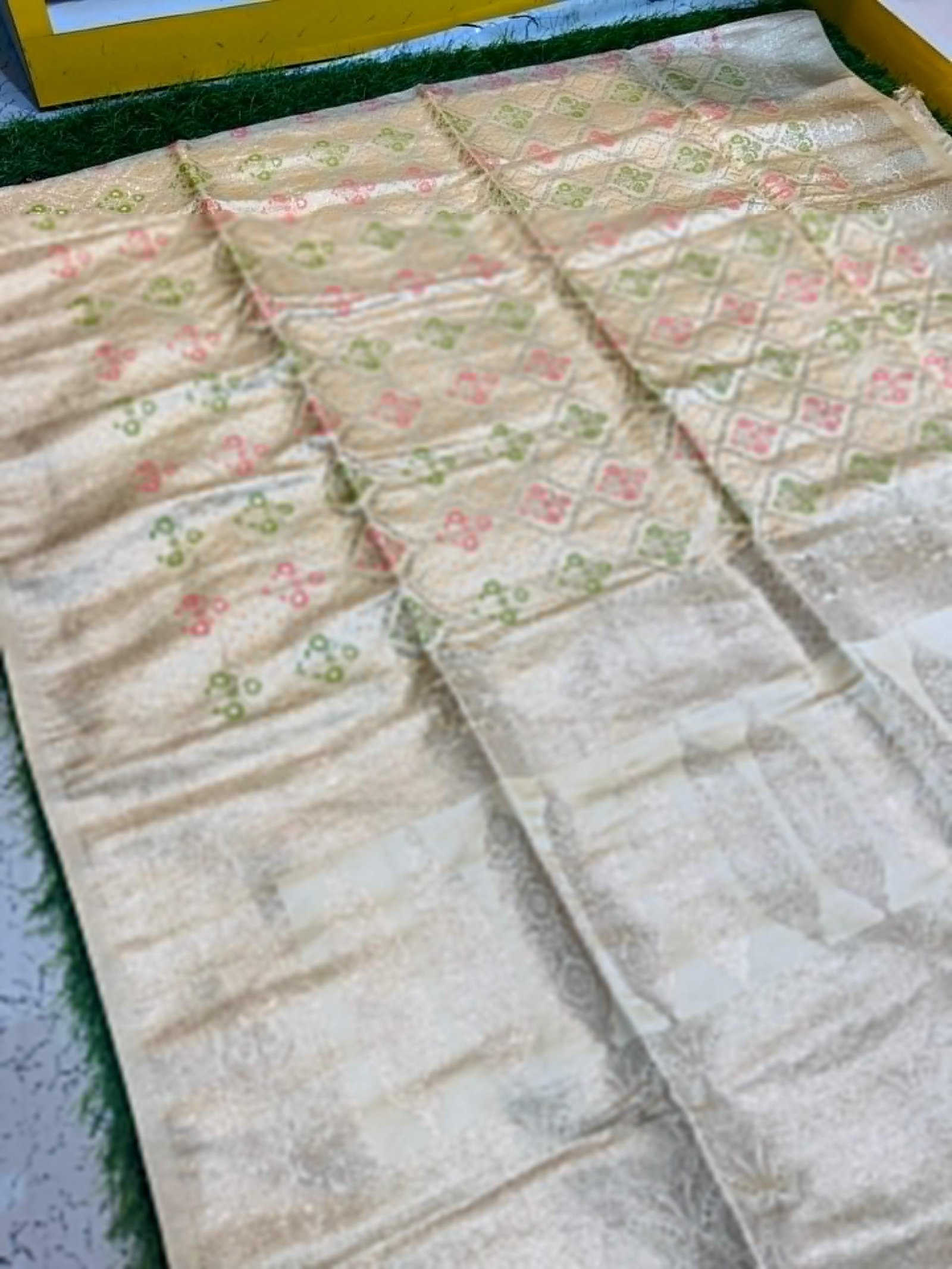 Premium quality Bandhej Silk Saree with Blouse Piece. - Image 6