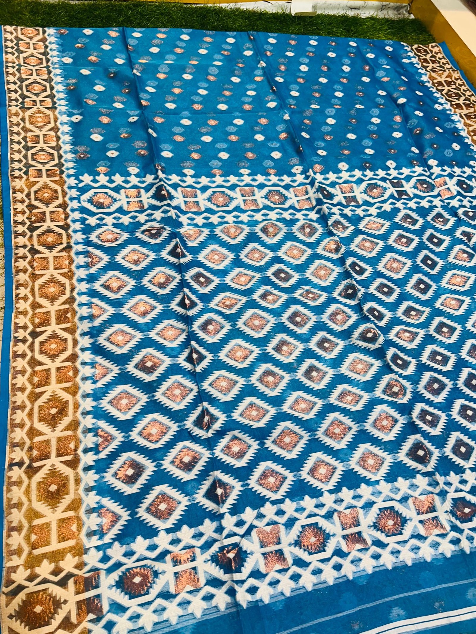 Premium quality Soft Tissue Handloom Saree with Blouse Piece.