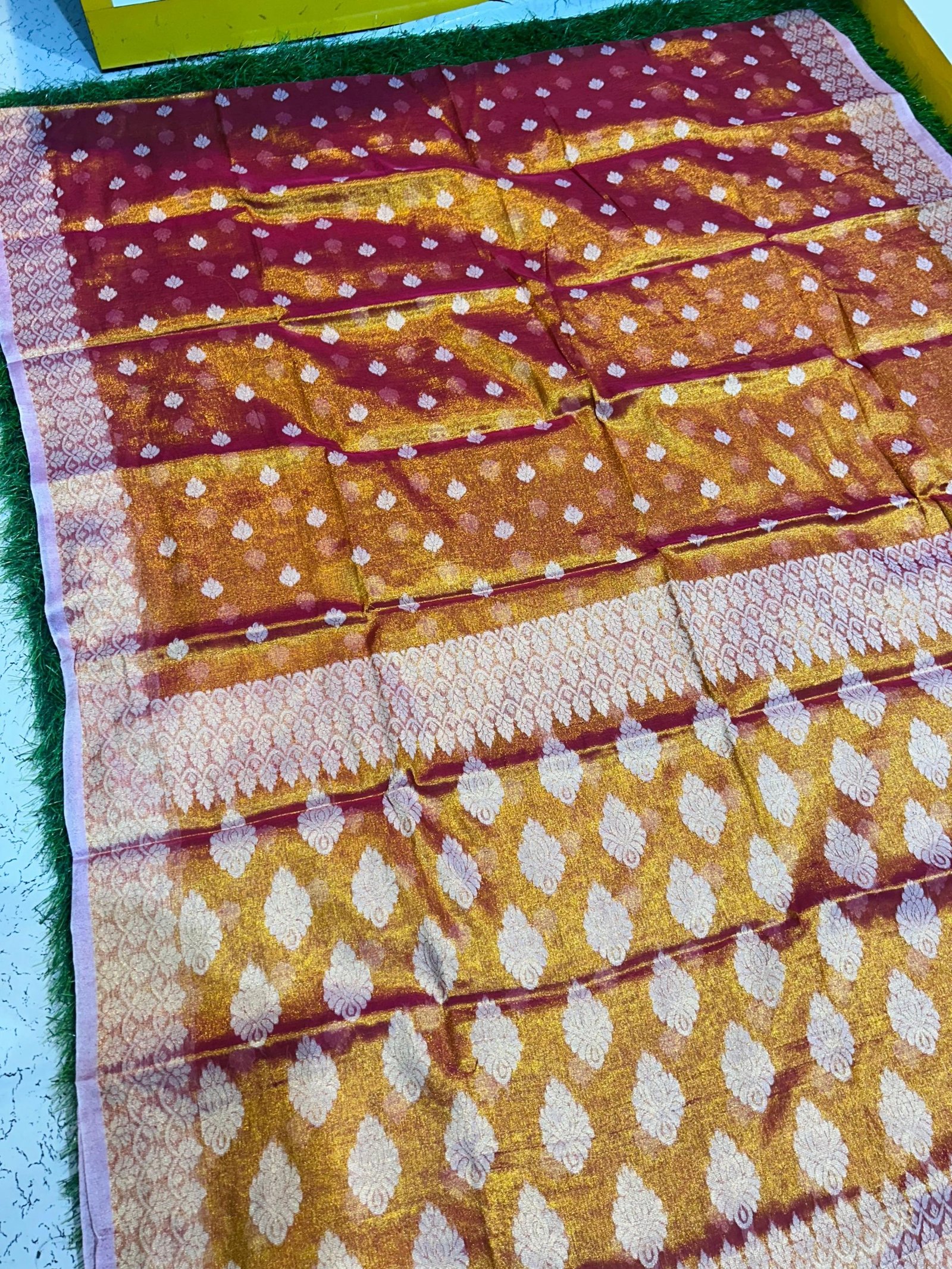 Premium quality Soft Tissue Handloom Saree with Blouse Piece.