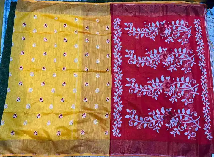 Premium quality Soft Handloom Saree with Contrast Border & Blouse Piece. - Image 2