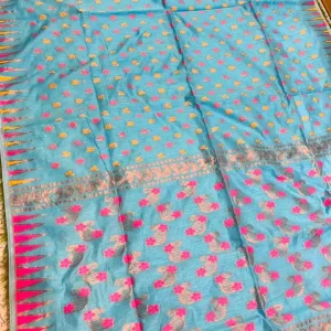 Soft quality Handloom Saree with Blouse Piece.