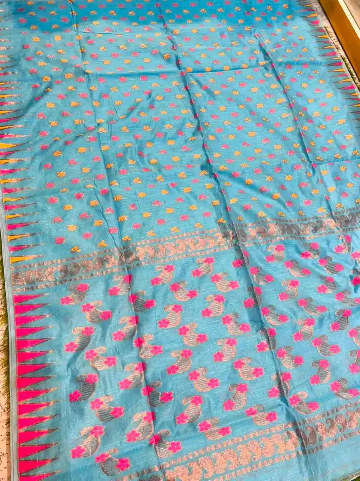 Soft quality Handloom Saree with Blouse Piece.