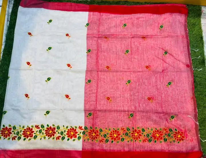 Soft quality Handloom Saree in White & Red Colour with Blouse Piece. - Image 2