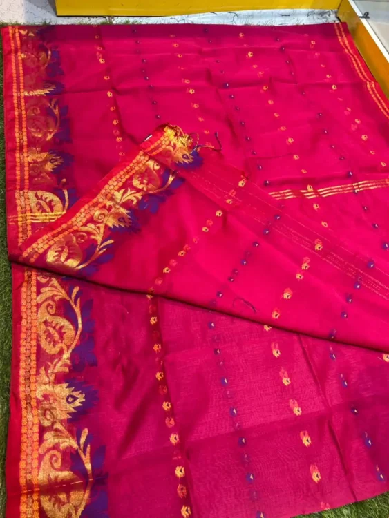 Soft quality Handloom Saree with Blouse Piece.