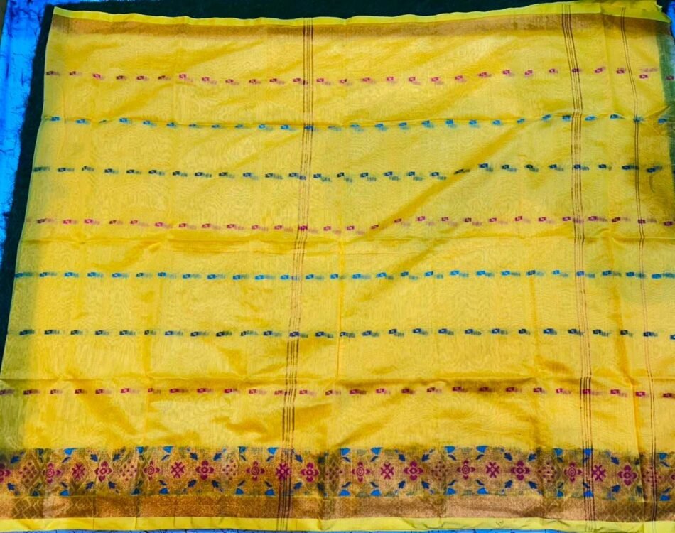 Soft quality Handloom Saree with Blouse Piece. - Image 2