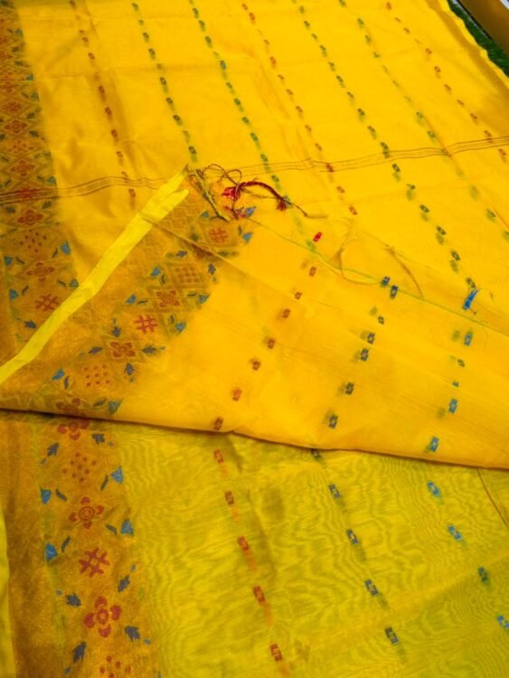 Soft quality Handloom Saree with Blouse Piece. - Image 4