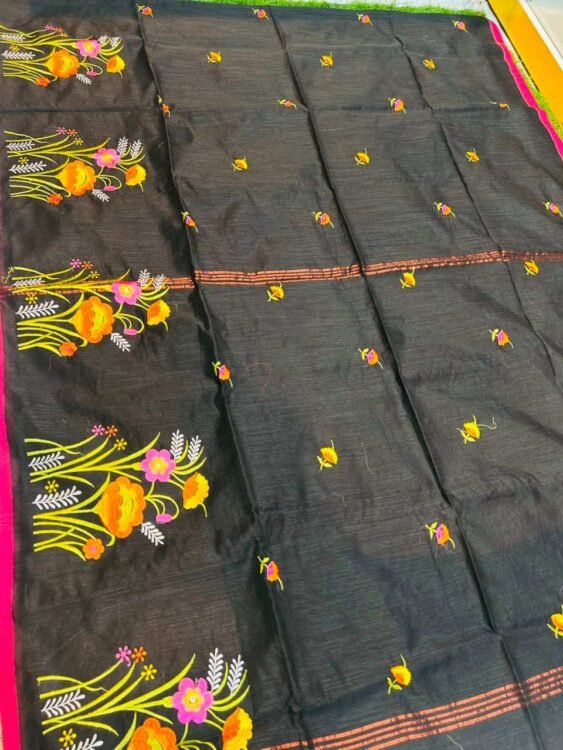 Soft quality Handloom Saree in Thread Works with Blouse Piece.