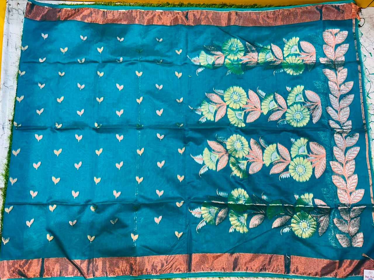 Premium quality Tissue Handloom Saree with Blouse Piece. - Image 2