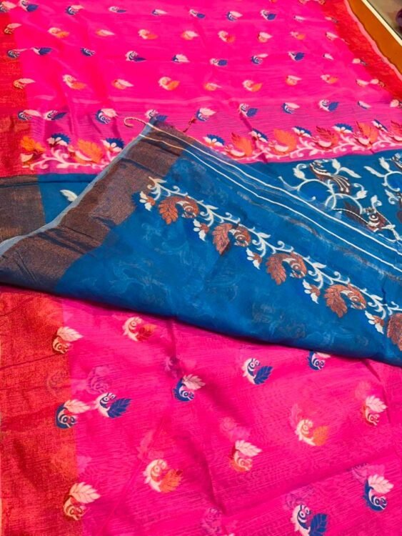 Premium quality Handloom Saree with Blouse Piece. - Image 4