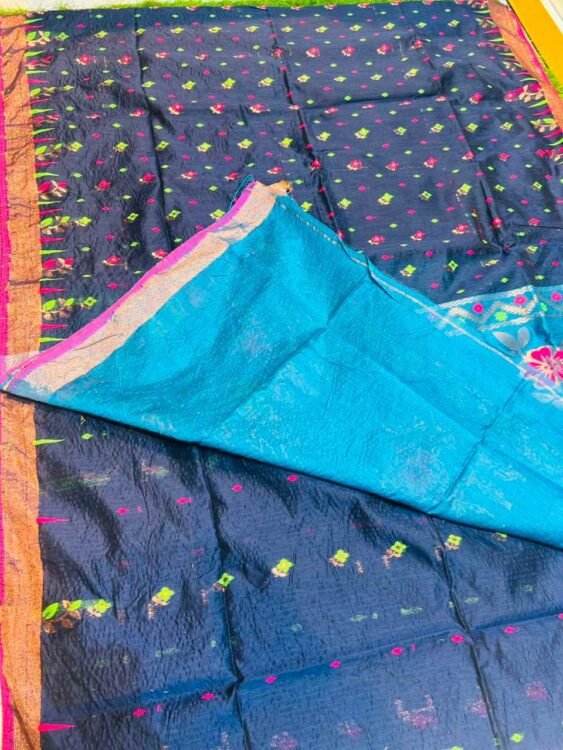 Soft quality Handloom Saree with contrast & Blouse Piece. - Image 4
