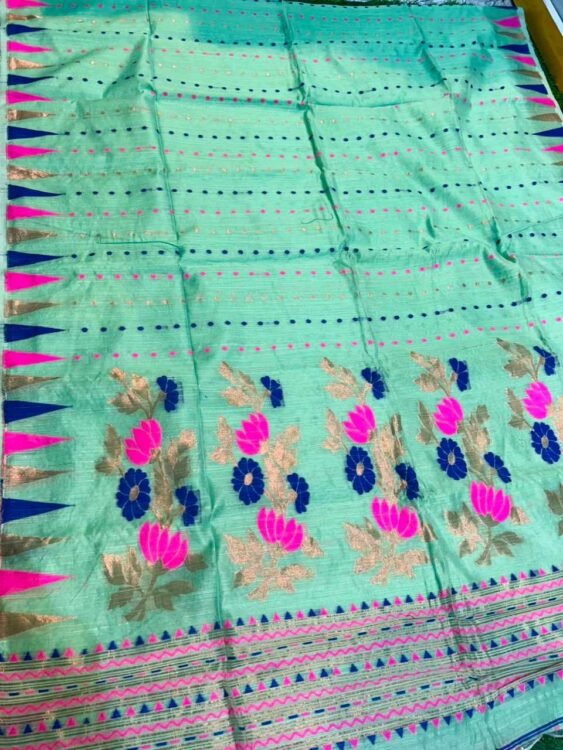 Soft quality Handloom Saree with Blouse Piece.