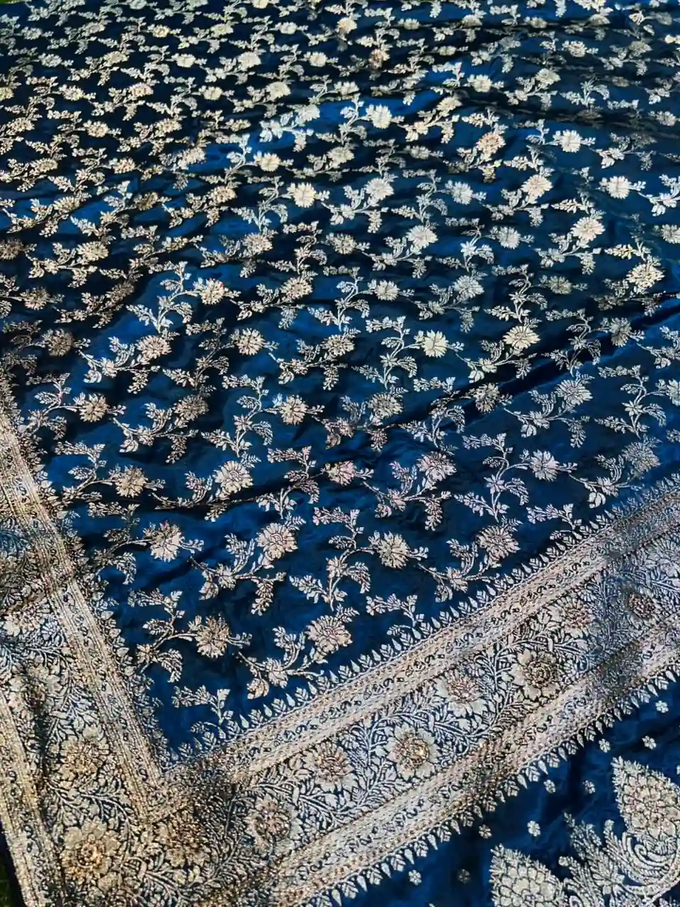 Premium quality Mashru Silk Saree With Jarkhan Stone Works & Blouse Piece. - Image 3