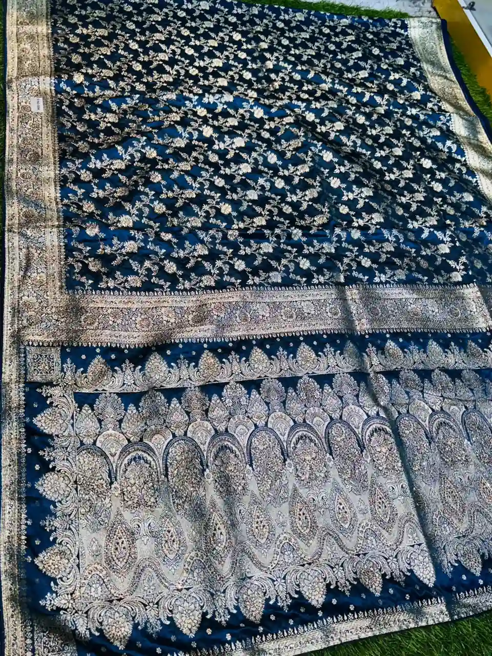 Premium quality Mashru Silk Saree With Jarkhan Stone Works & Blouse Piece.