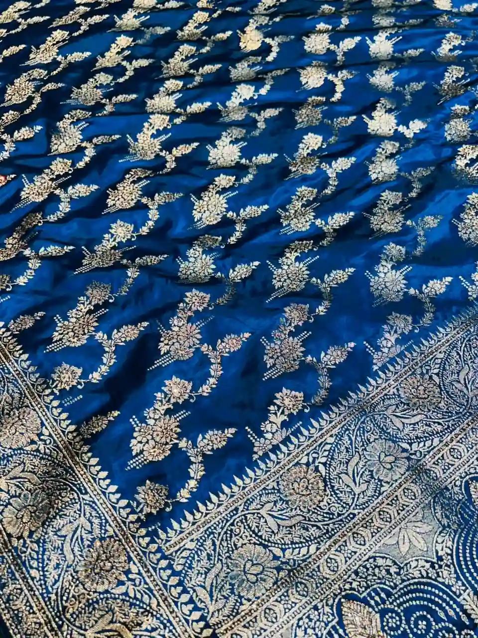 Premium quality Mashru Silk Saree With Jarkhan Stone Works & Blouse Piece. - Image 3