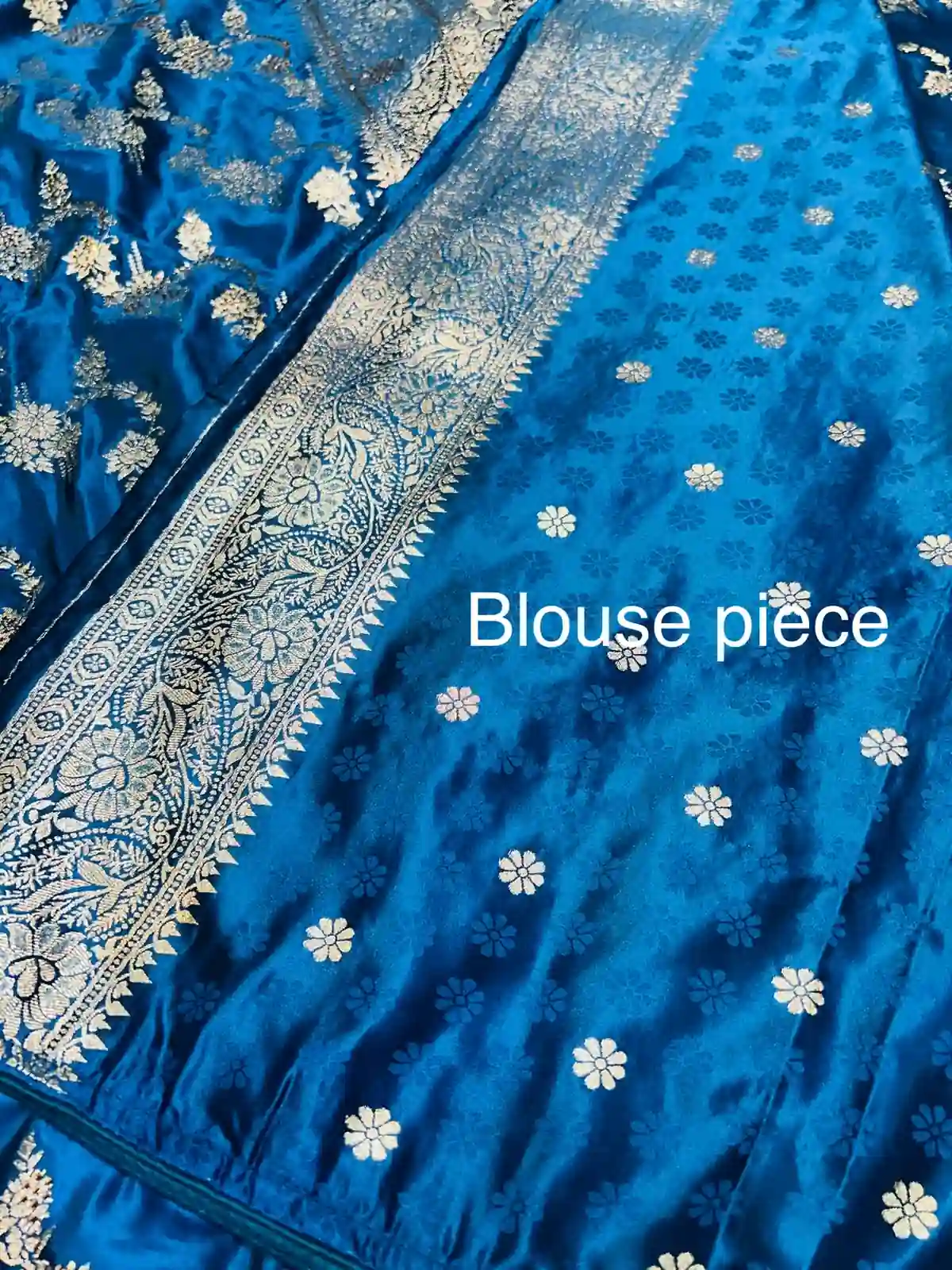 Premium quality Mashru Silk Saree With Jarkhan Stone Works & Blouse Piece. - Image 4