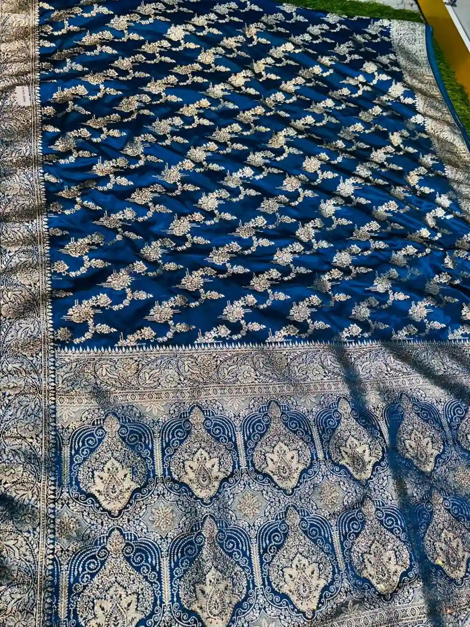 Premium quality Mashru Silk Saree With Jarkhan Stone Works & Blouse Piece.