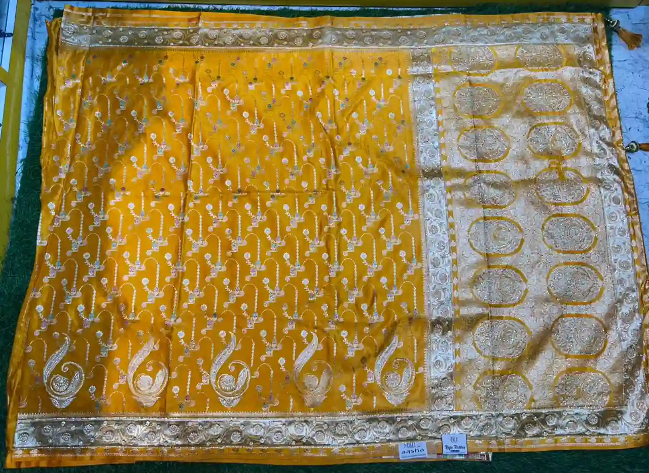 Premium quality Mashru Silk Saree With Jarkhan Stone Works & Blouse Piece. - Image 2