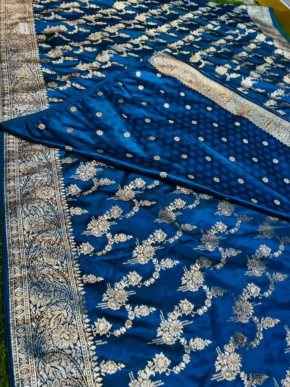 Premium quality Mashru Silk Saree With Jarkhan Stone Works & Blouse Piece. - Image 5