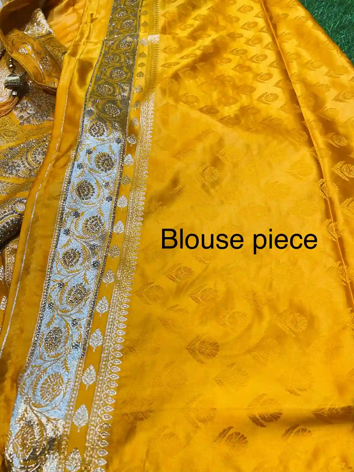 Premium quality Mashru Silk Saree With Jarkhan Stone Works & Blouse Piece. - Image 3