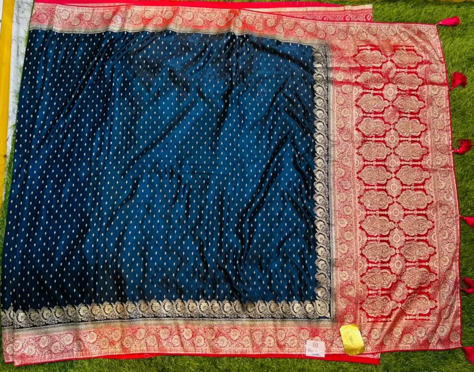 Premium quality Mashru Silk Saree With Jarkhan Stone Works & Blouse Piece. - Image 3