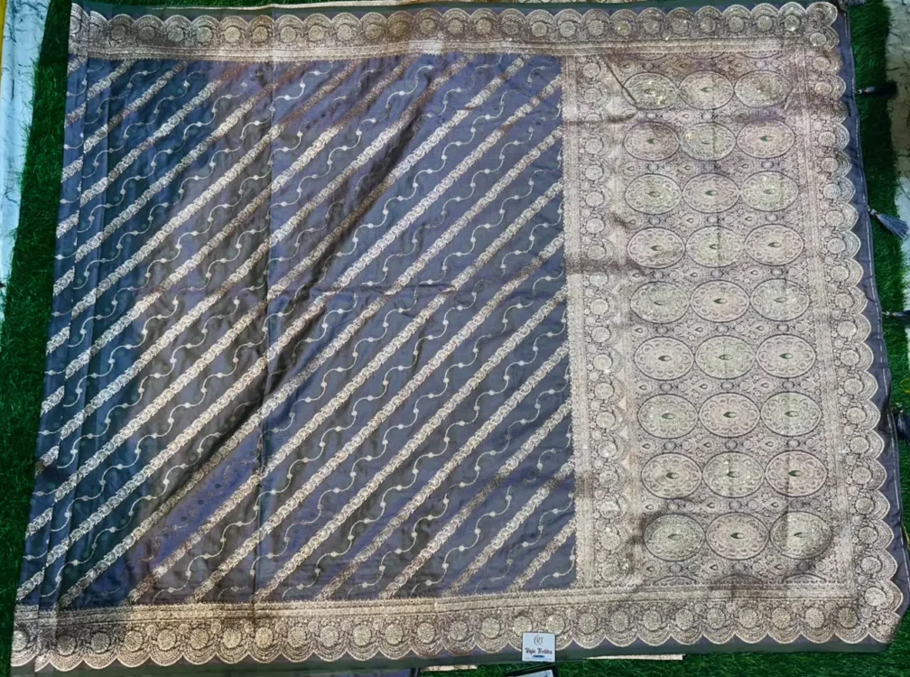 Premium quality Mashru Silk Saree With Jarkhan Stone Works & Blouse Piece. - Image 2