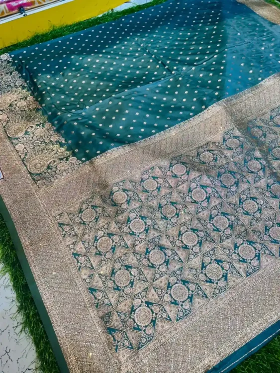 Premium quality Mashru Silk Saree With Jarkhan Stone Works & Blouse Piece.