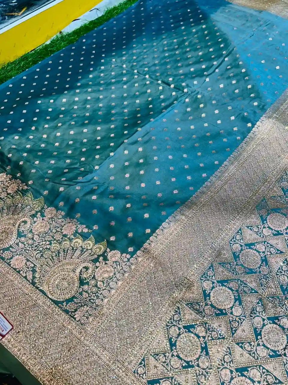 Premium quality Mashru Silk Saree With Jarkhan Stone Works & Blouse Piece. - Image 3