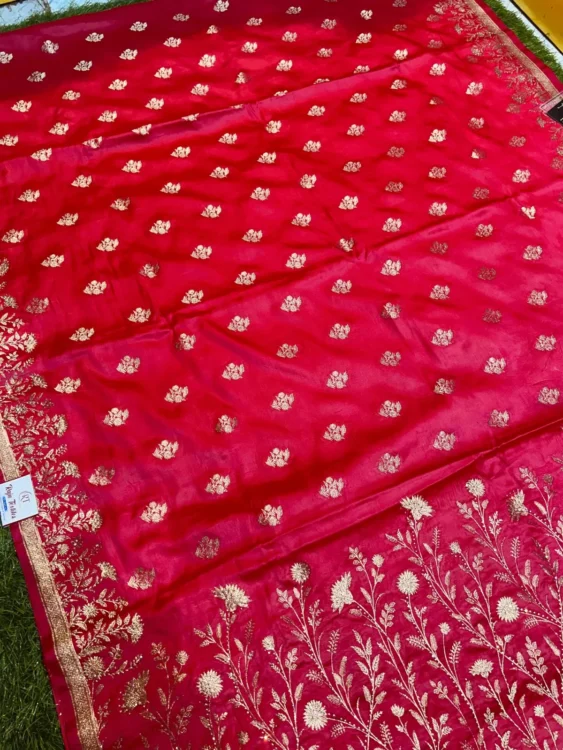 Premium quality Mashru Silk Saree With Jarkhan Stone Works & Blouse Piece. - Image 3