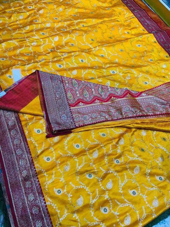 Premium quality Mashru Silk Saree With Jarkhan Stone Works & Blouse Piece. - Image 4