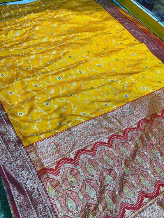 Premium quality Mashru Silk Saree With Jarkhan Stone Works & Blouse Piece. - Image 3