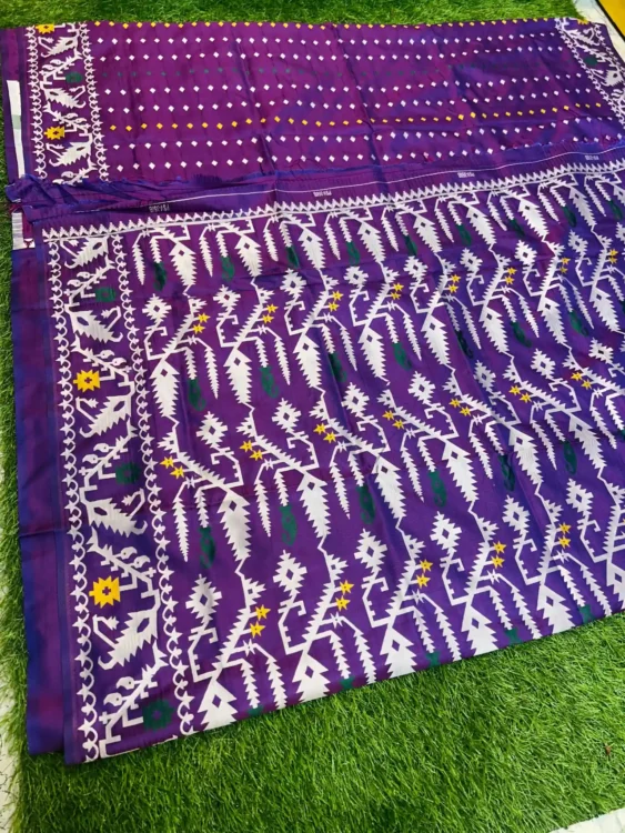 Soft quality Silk Saree in Jamdhani Works With Blouse Piece. - Image 4