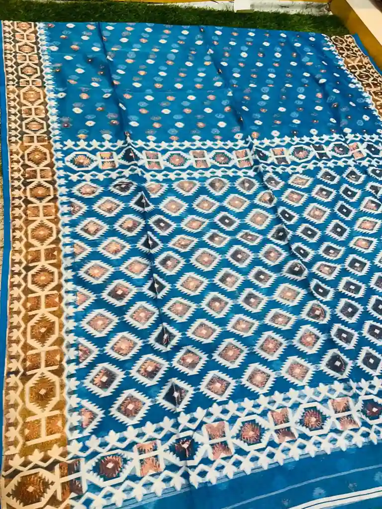 Premium quality Soft Tissue Handloom Saree with Blouse Piece. - Image 7