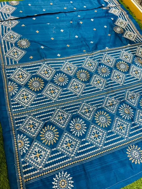 Premium quality Gujrati Silk Saree With thread works & Blouse Piece - Image 3