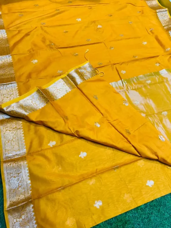 Soft quality Silk Saree With Blouse piece - Image 3