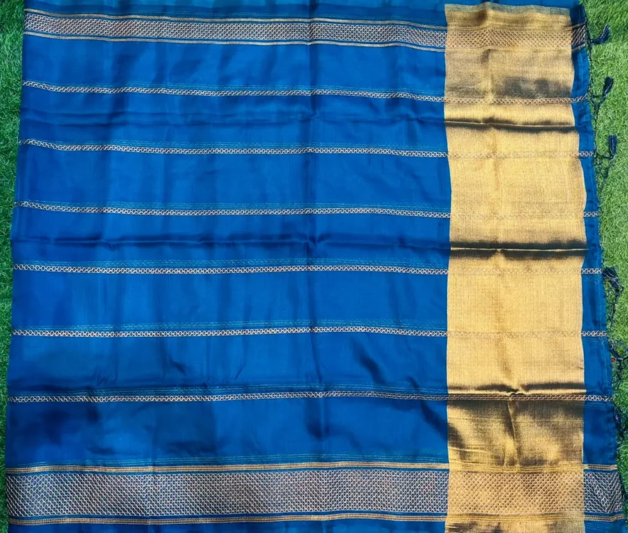 Soft quality Muslin Silk Saree With thread works & Blouse piece - Image 2