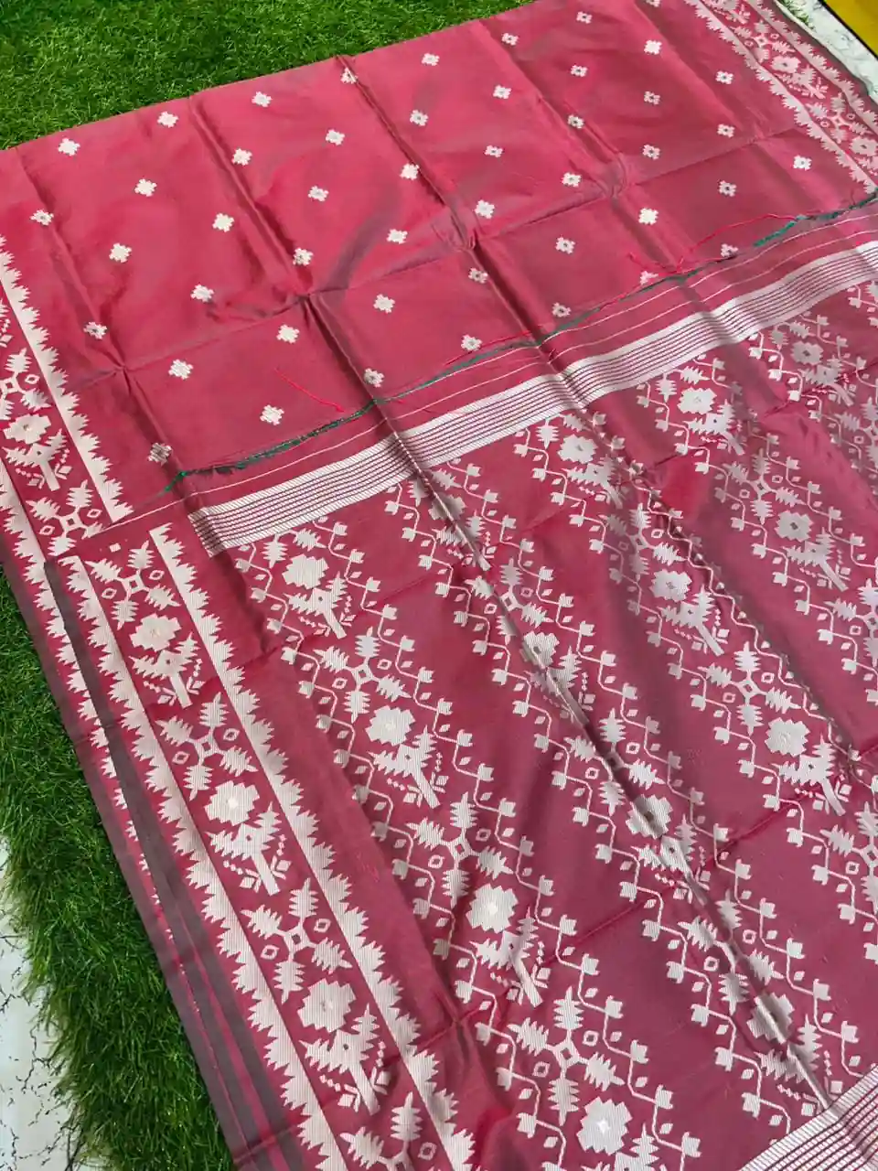 Soft quality Silk Saree in Jamdhani Works With Blouse Piece. - Image 4
