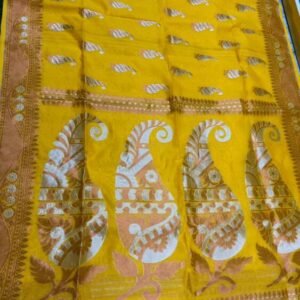 Premium quality Handloom Saree With Blouse Piece.