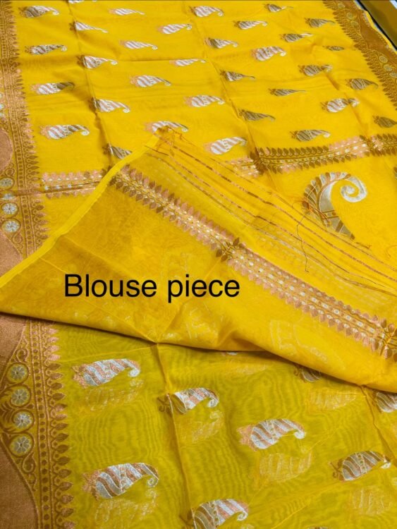 Premium quality Handloom Saree With Blouse Piece. - Image 2