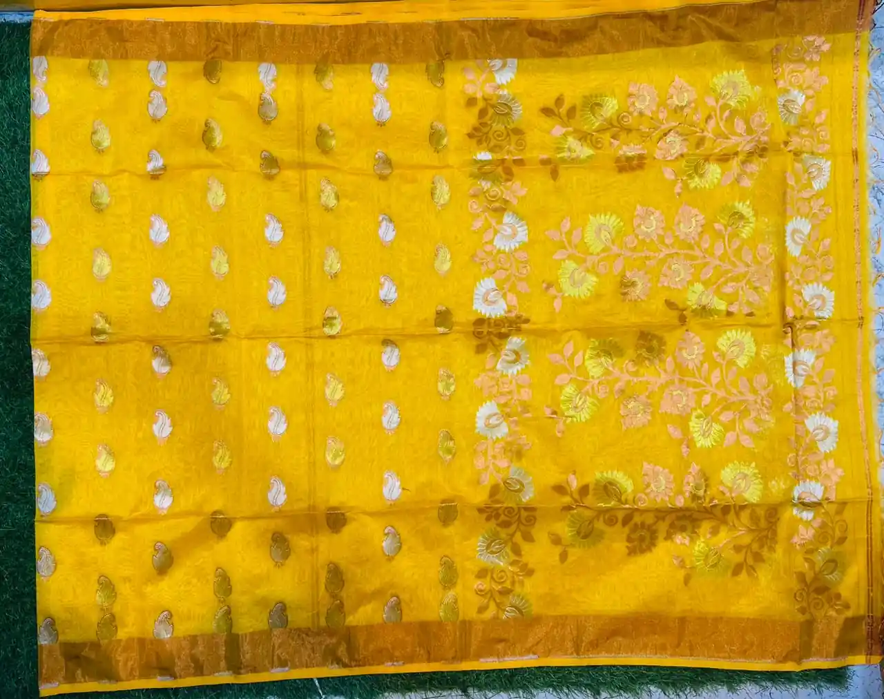 Premium quality Handloom Saree With Blouse Piece. - Image 3