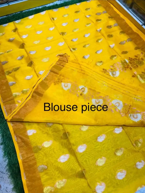 Premium quality Handloom Saree With Blouse Piece. - Image 2