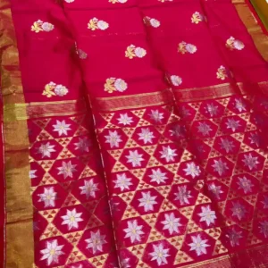Premium quality Handloom Saree With Blouse Piece.