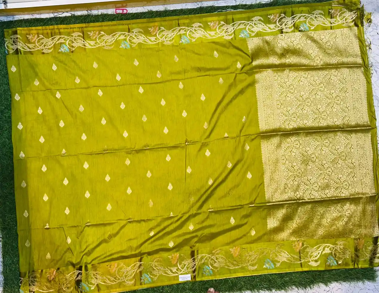 Premium quality Mashru Satin Silk Saree With Blouse Piece. - Image 2