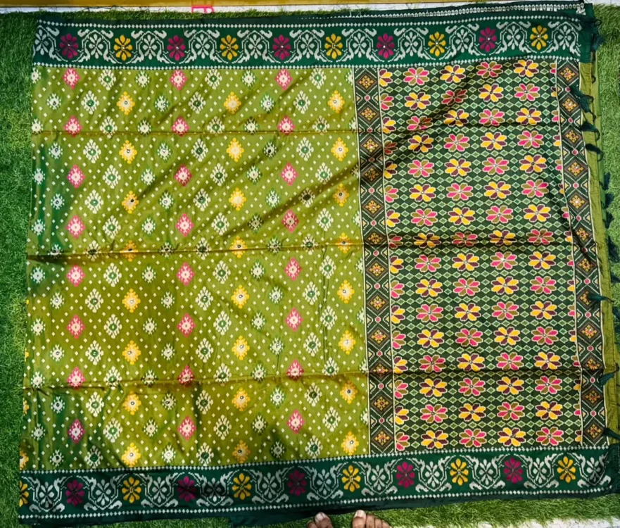 Soft quality Silk Saree With Mirror Works & Blouse Piece. - Image 2